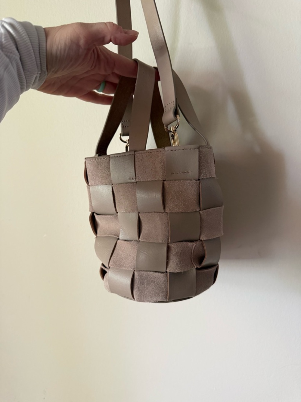 J.Crew Taupe Woven Leather Bucket Bag Mini Crossbody Quiet Luxury Neutral - Picture 2 of 6